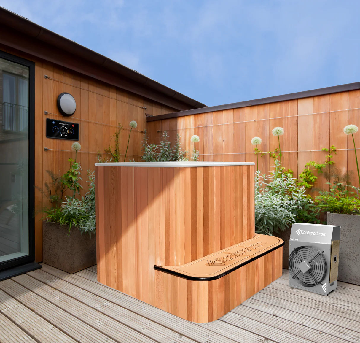 Ultra Cedar with Inbuilt 2kW Heater and External Turbo Mini Chiller 4ºC (39F) to 40ºC (104F)| iCoolsport